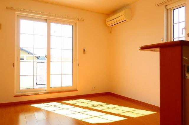 プロムナードＭ　弐番館の居間・リビング