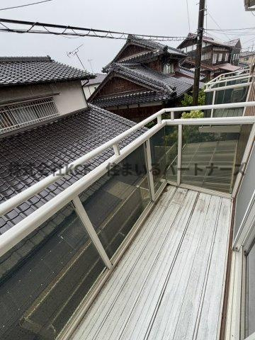 カスタムハイツのバルコニー|落ち着いた時間を過ごせるバルコニーです