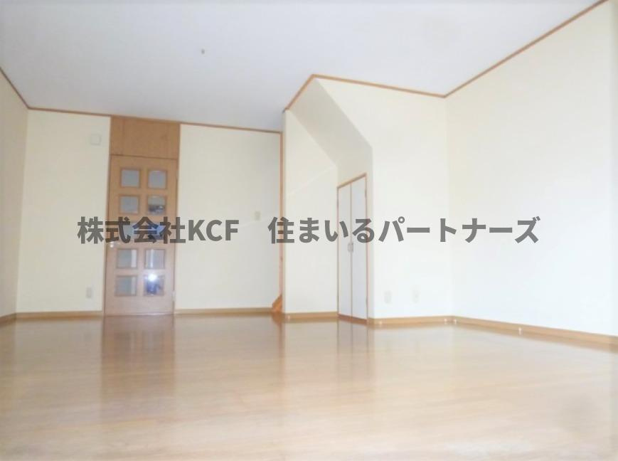 カスタムハイツの居間・リビング|こちらの居間で趣味の時間をお楽しみください