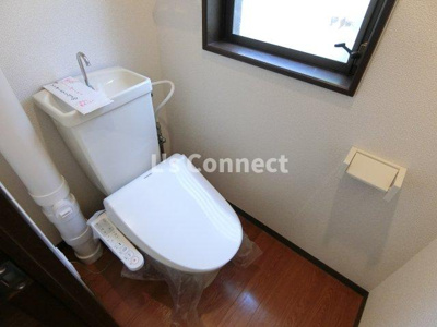 【トイレ】 | アクティブパレス百合ヶ丘Ｂ－７ | 温水洗浄便座付きのトイレ。