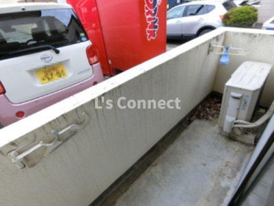 【バルコニー】 | アクティブパレス百合ヶ丘Ｂ－７ | 晴れた日には洗濯物もたくさん干せます。