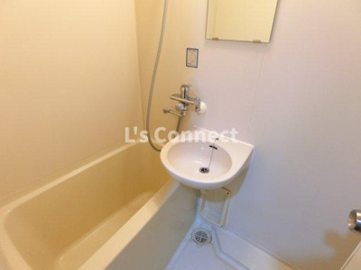 【浴室】 | アクティブパレス百合ヶ丘Ｂ－７ | 給湯式のお風呂。