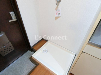 【設備】 | アクティブパレス百合ヶ丘Ｂ－７ | 室内洗濯機置き場には排水パン付き。