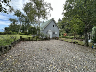 【外観】 | 【商談中】広々とした芝の敷地が特徴の建物