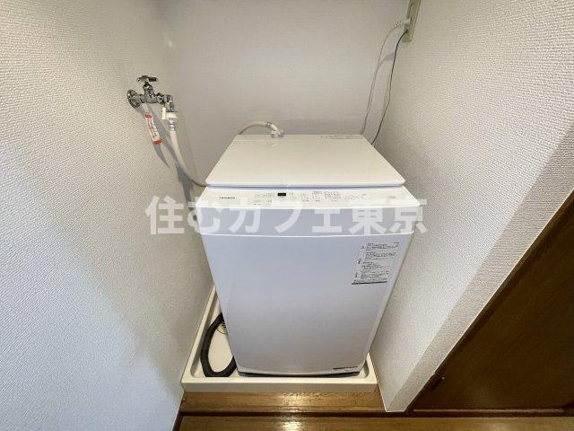 国立市富士見台４丁目の賃貸マンションの設備|洗濯機が備え付けられています