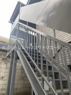 【その他共用部分】 | 外階段：左右両側にあり