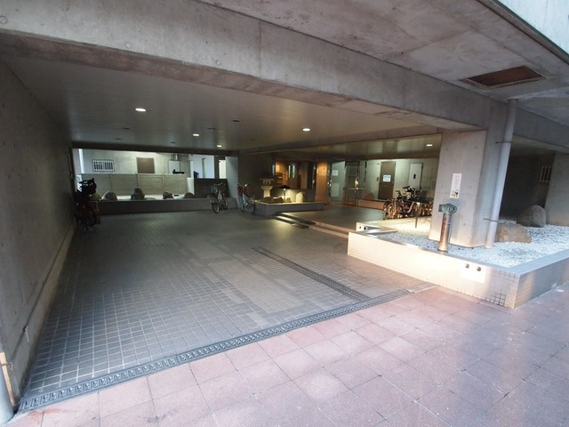 ガーデンハイツ香芝のエントランス