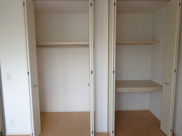 コンフォールの収納|洋室　クローゼット　＆　物入れ