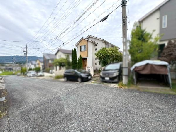 橋本市さつき台2丁目　中古戸建の前面道路含む現地写真