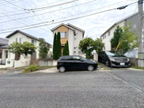 橋本市さつき台2丁目　中古戸建の前面道路含む現地写真
