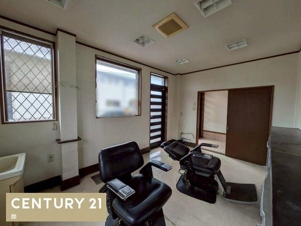 海南市多田　店舗付き住宅の内装