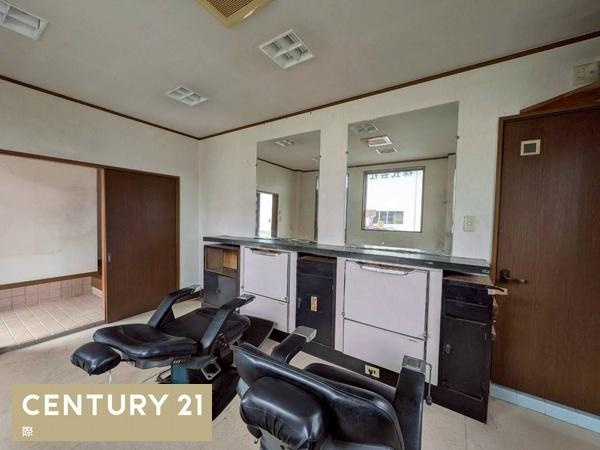海南市多田　店舗付き住宅の内装