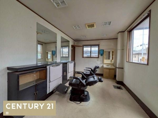 海南市多田　店舗付き住宅の内装