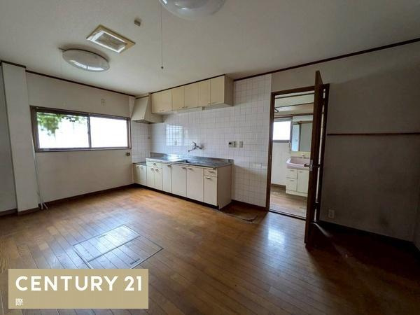 海南市多田　店舗付き住宅の居間・リビング