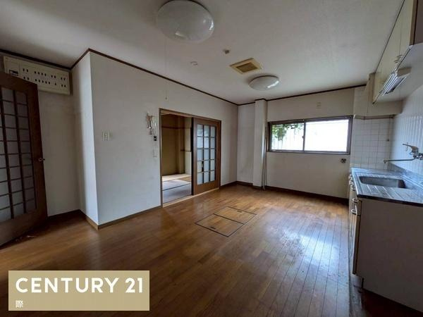 海南市多田　店舗付き住宅の居間・リビング