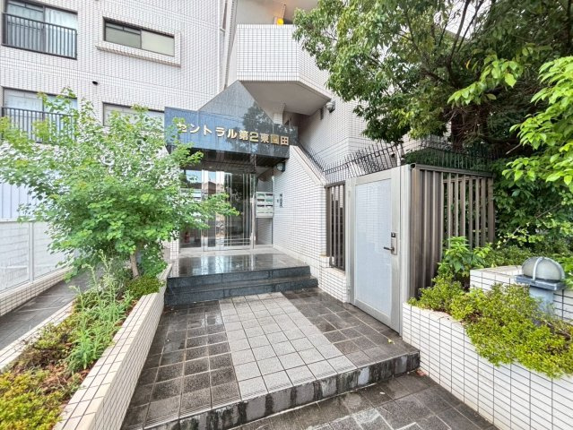 セントラル第2東園田のエントランス