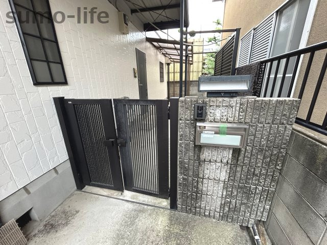 イズミハイツのエントランス