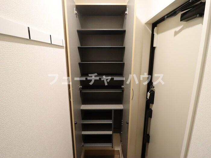 プラデーラの玄関