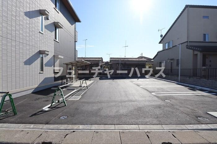 ソラーロの駐車場