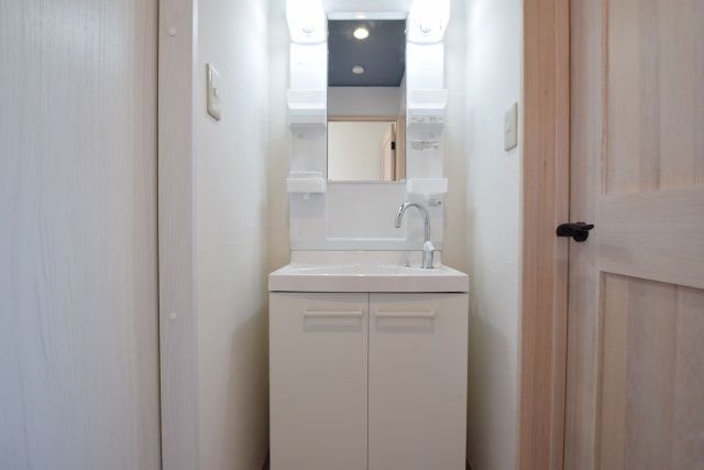 福岡市南区弥永2丁目　中古戸建の独立洗面台|独立洗面台あり、毎朝おしゃれに忙しい女性の方におすすめです