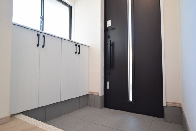 福岡市南区弥永2丁目　中古戸建の玄関|ゆったりとした玄関です