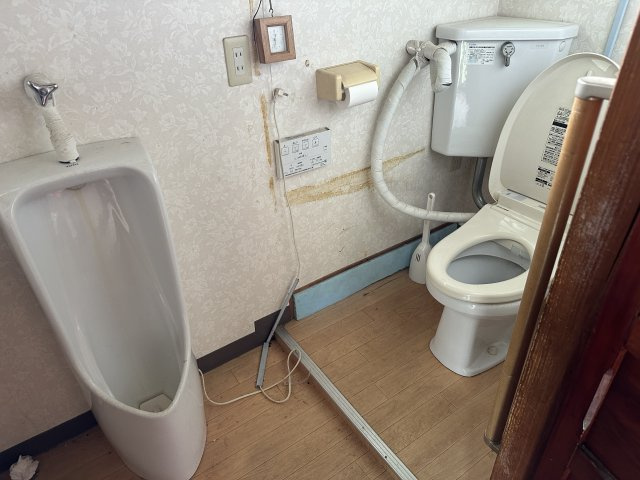 【北杜市須玉町江草】離れ古屋と家庭菜園付き物件のトイレ