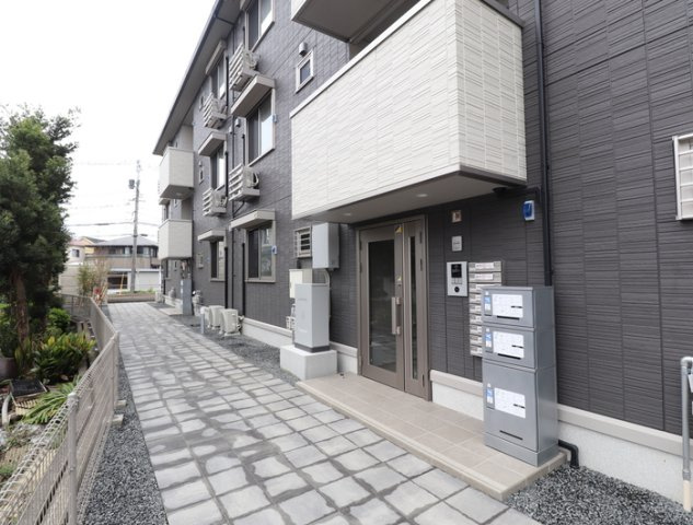 熊本市南区御幸西４丁目のアパートのエントランス