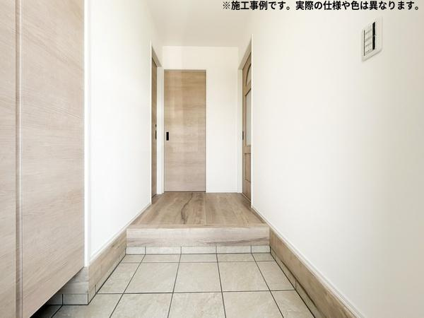 センチュリータウン坂ノ市西ⅢＣ　新築の玄関|※写真はイメージです。実際の色や仕様は異なります。