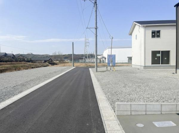 センチュリータウン坂ノ市西ⅢＣ　新築の前面道路含む現地写真|前面道路含む現地(2026年2月撮影)