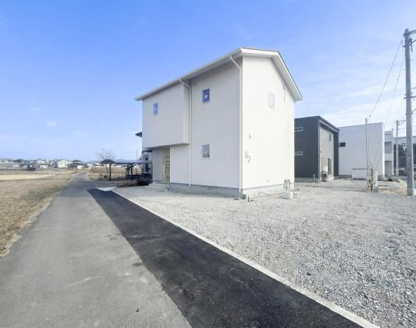 センチュリータウン坂ノ市西ⅢＮ　新築の前面道路含む現地写真|前面道路含む現地(2026年1月撮影)