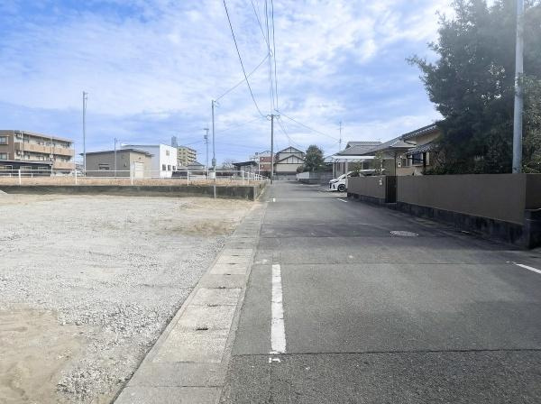横田2丁目Ｅ棟　新築の前面道路含む現地写真|前面道路を含む現地（2025年9月撮影）