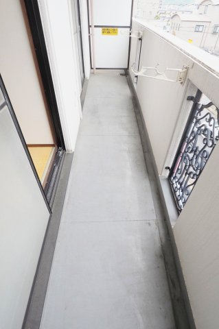 プーテゥジュール3番街のバルコニー