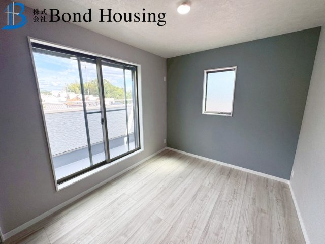 屋上ルーフバルコニーあり・WIC等収納豊富　千鳥が丘3丁目の洋室