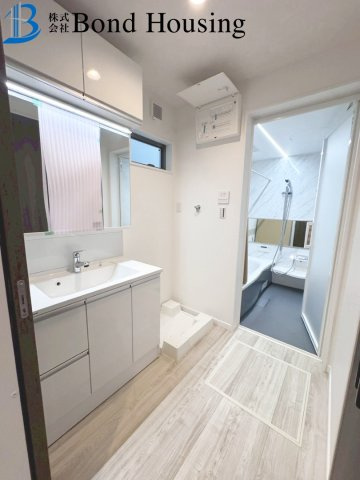 屋上ルーフバルコニーあり・WIC等収納豊富　千鳥が丘3丁目の独立洗面台
