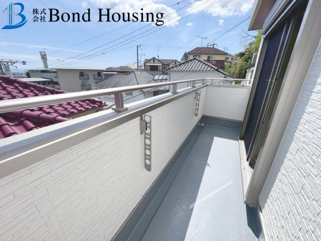 屋上ルーフバルコニーあり・WIC等収納豊富　千鳥が丘3丁目のバルコニー