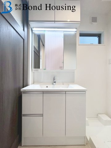 屋上ルーフバルコニーあり・WIC等収納豊富　千鳥が丘3丁目の独立洗面台