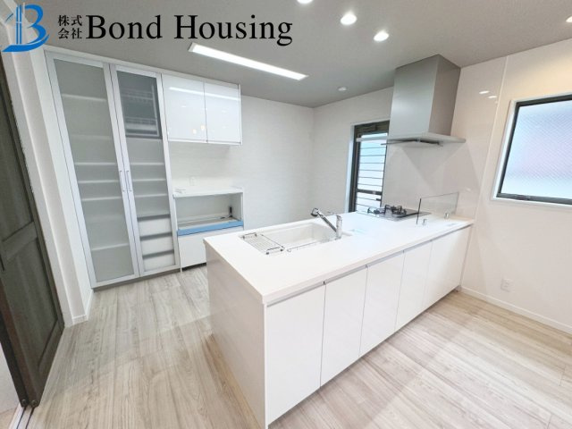 屋上ルーフバルコニーあり・WIC等収納豊富　千鳥が丘3丁目の独立洗面台