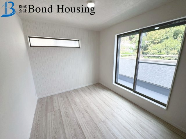 屋上ルーフバルコニーあり・WIC等収納豊富　千鳥が丘3丁目の洋室