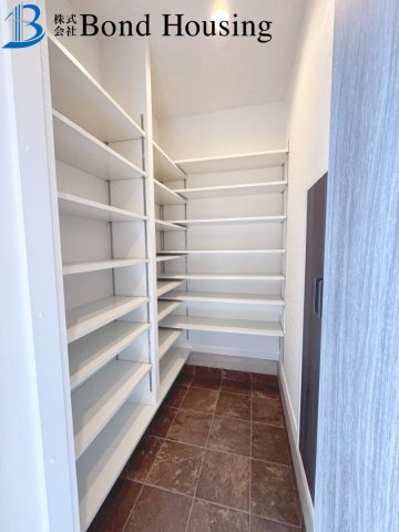 屋上ルーフバルコニーあり・WIC等収納豊富　千鳥が丘3丁目の収納