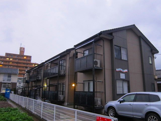 トリコロールハウス