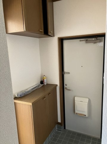 トリコロールハウスの玄関