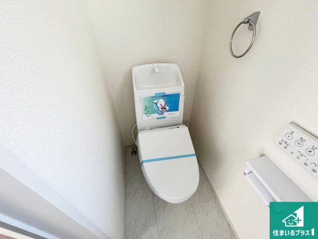 明石市魚住町西岡　第21期　新築一戸建てのトイレ|1・2階の2ヶ所にあるので、朝の忙しい時間の順番待ちもなく、深夜の利用にも大変便利です。