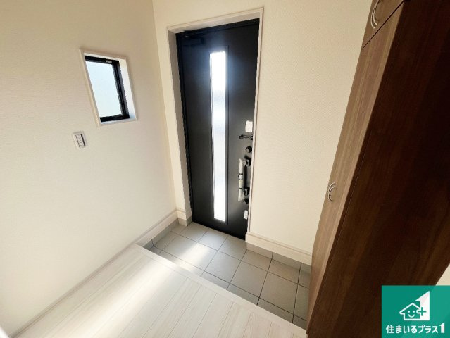 明石市魚住町西岡　第21期　新築一戸建ての玄関|シューズボックスにはたくさんの靴が収納できるので玄関周りはいつもスッキリ！ご家族が増えても安心！