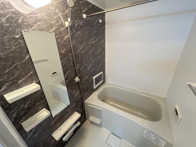 エッグプラントの浴室|バス（イメージ）