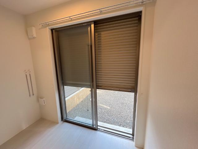 エッグプラントの内装|窓シャッター（イメージ）