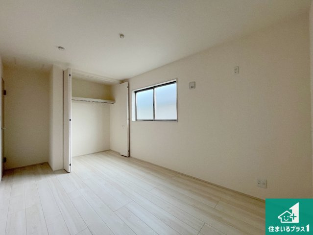 加古郡播磨町北野添　新築一戸建ての洋室|収納スペースが充実しているので子供の成長に合わせてたくさん収納ができます！家族構成に合わせた様々な活用ができる収納！