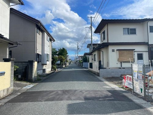 山形市五十鈴【新築建売住宅】1号棟の前面道路含む現地写真|前面道路