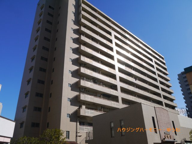 【外観】 | アクトピア北赤羽参番館 | モダンでスタイリッシュな印象を与えるグレーを基調とした外観。