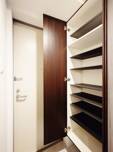 EL-Sia Shin-Osakaの玄関