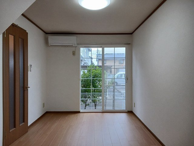 フレ　シャトー　Ｂ棟の居間・リビング